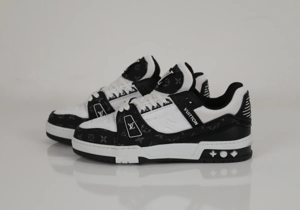LOUİS VUİTTON TRAİNER SNEAKERS